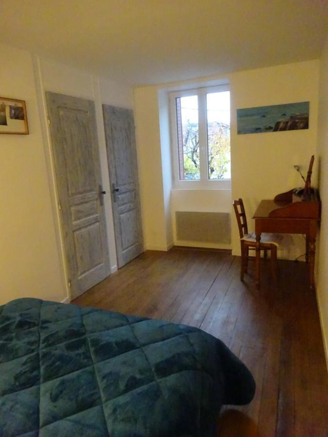 Chatte : agréable maison de rue Exterior foto